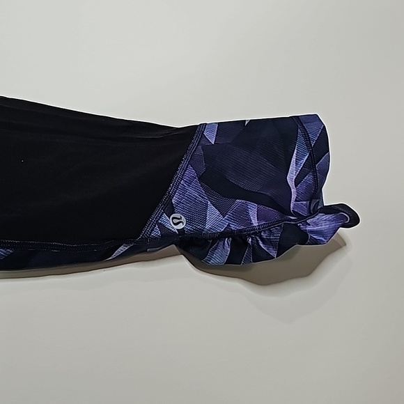 Lululemon purple and black size 8 athletic cropped leggings - Picture 5 of 8